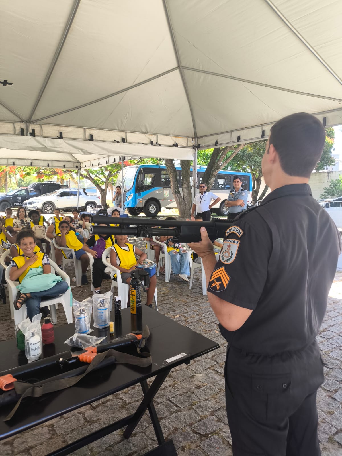 Programa aproxima policiais de estudantes de escola de Quissamã; confira