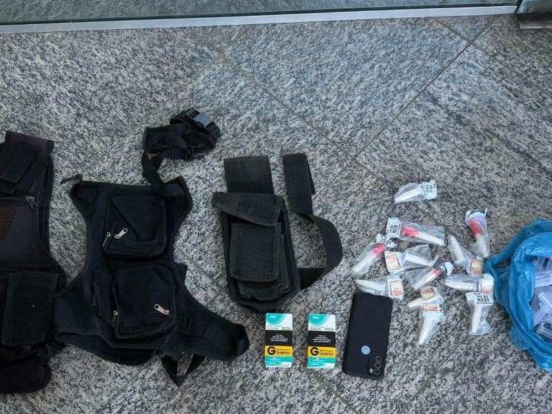 Polícia Militar prende 5 pessoas por tráfico de drogas em Rio das Ostras