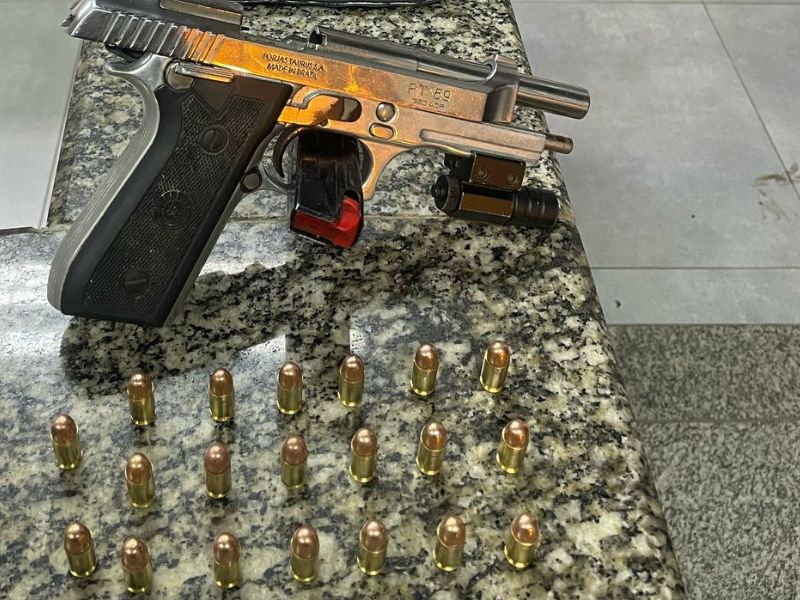 Ação policial em Casimiro de Abreu resulta em prisão de homem por porte ilegal de arma