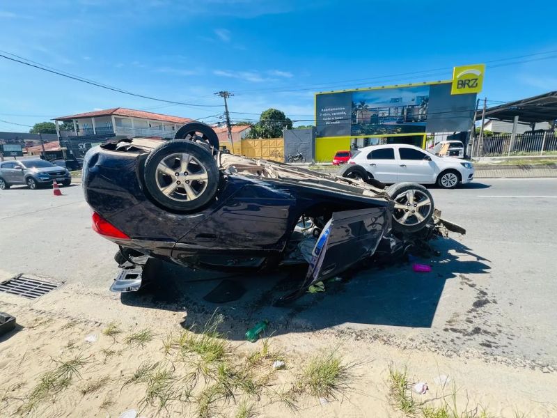 Acidente na RJ-106 assusta moradores da região na manhã desse domingo, 30 de março