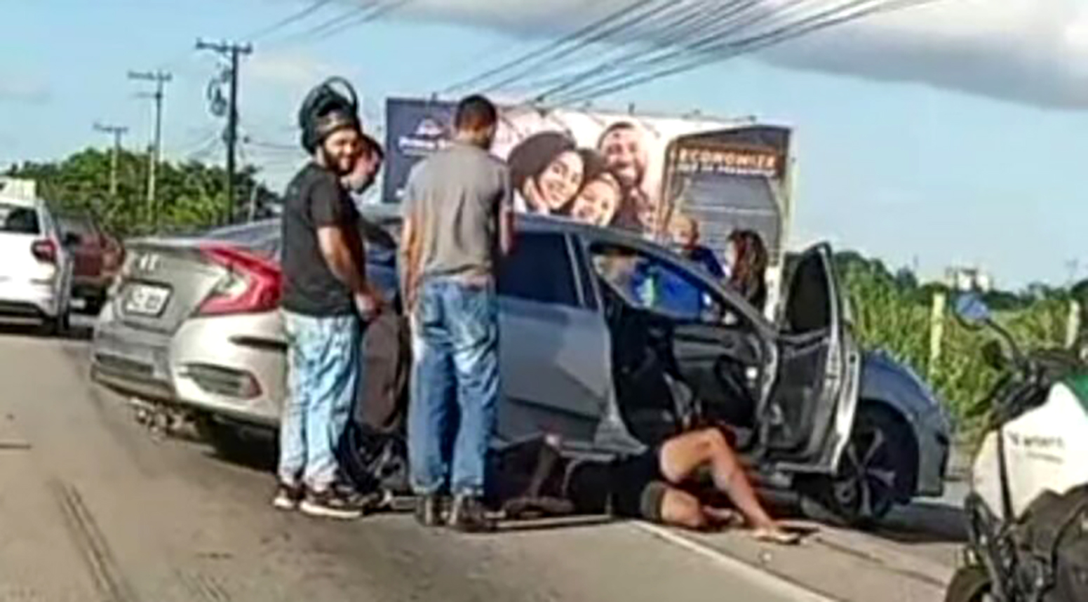 Motociclista é socorrido com ferimentos graves após acidente na BR-101 em Campos