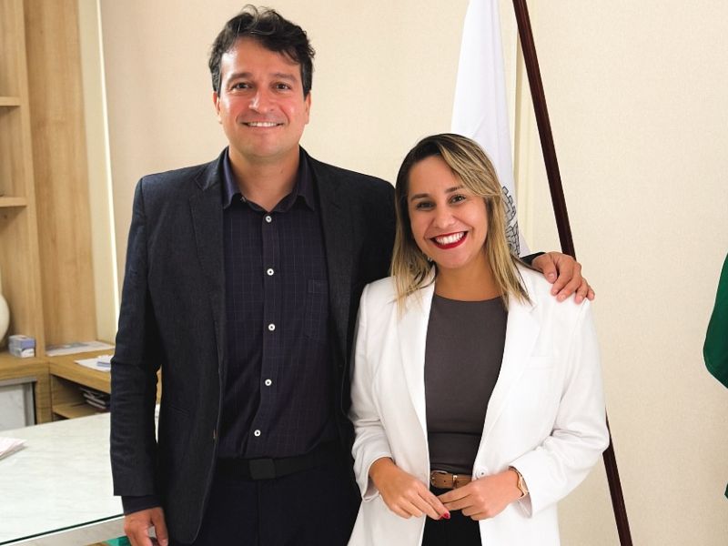 Nova queridinha do Estado, Daniela Soares recebe visita de deputado estadual em Araruama
