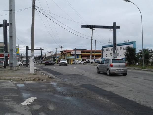 Buggy capota em avenida de Cabo Frio e deixa dois feridos