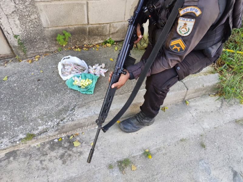 Polícia detém adolescente vendendo drogas no Cantinho do Mar, em Rio das Ostras