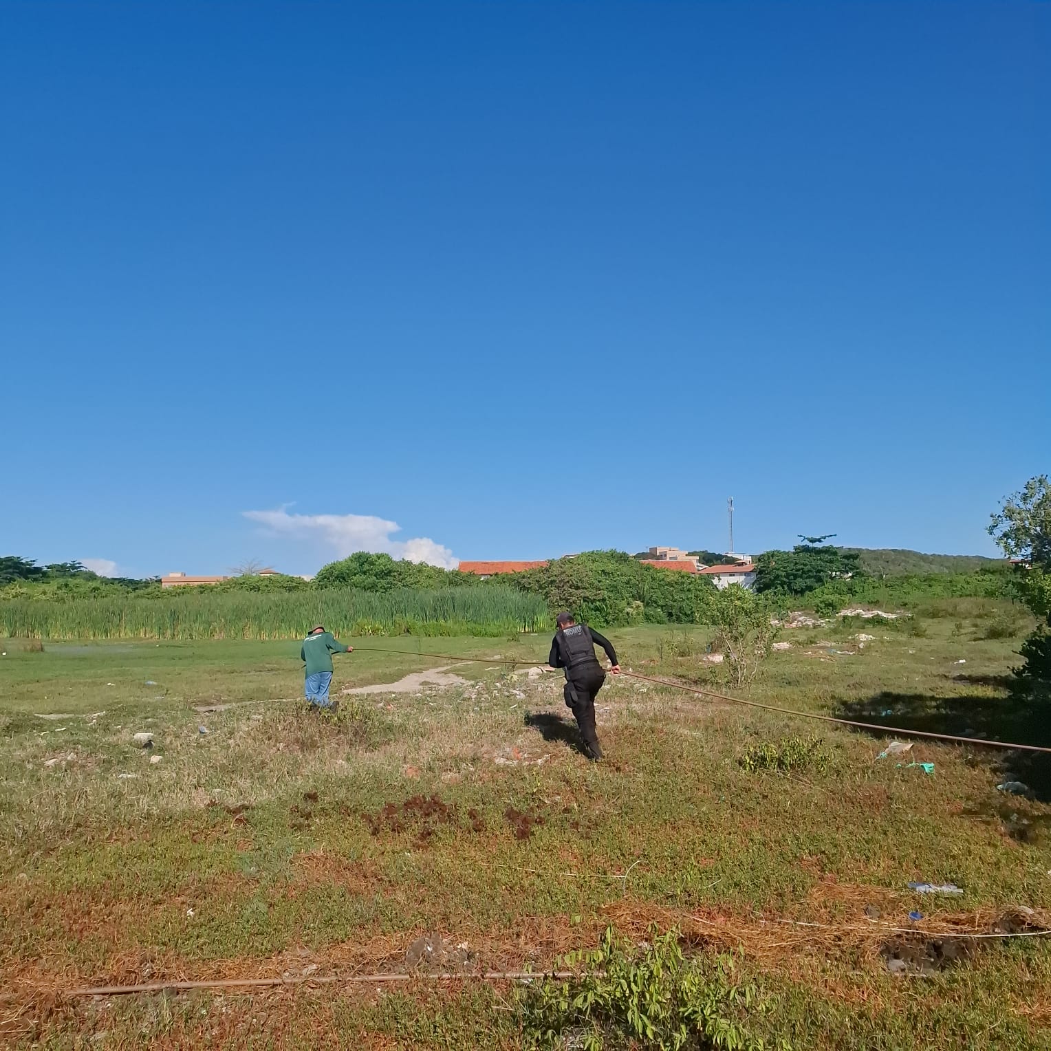 Terceira ação no Cajueiro, Cabo Frio, coíbe construção ilegal e preserva APA do Pau Brasil