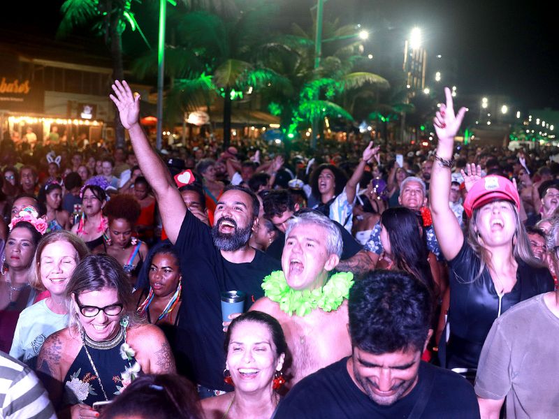 Carnaval de Macaé começa com toda irreverência e talento do Bloco do Sargento Pimenta