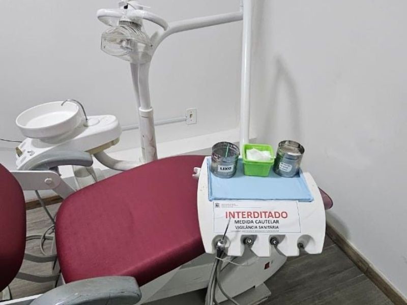 Prefeitura de Rio das Ostras interdita consultório que tinha infiltrações e falta de higiene