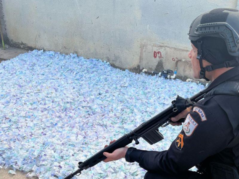 Denúncia repassada pela Alerj resulta em ação da PM que apreende mais de 36kg de drogas em Maricá