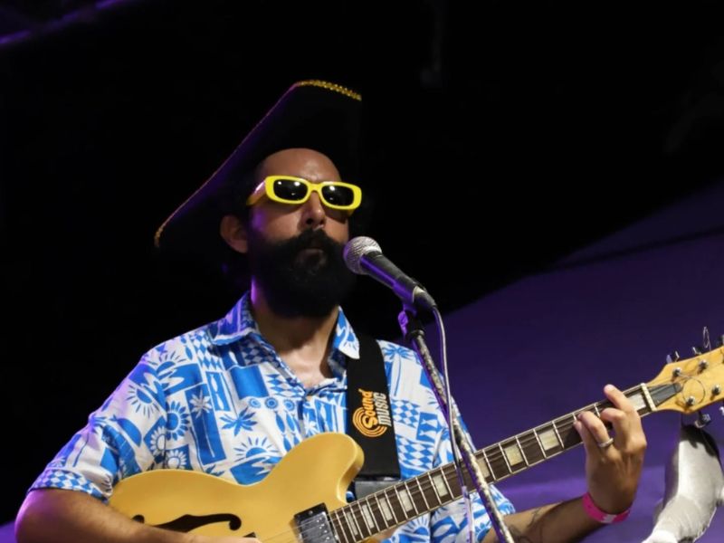 Shows nos palcos Sambaqui e Iriry animam 1ª noite de Carnaval em Rio das Ostras