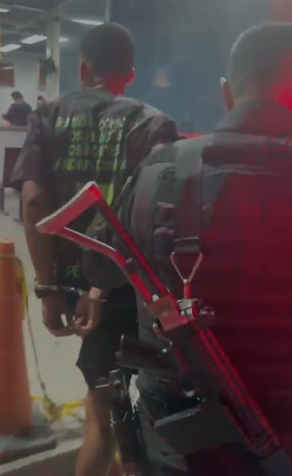 Polícia localiza e prende homens acusados de roubarem celular em Macaé