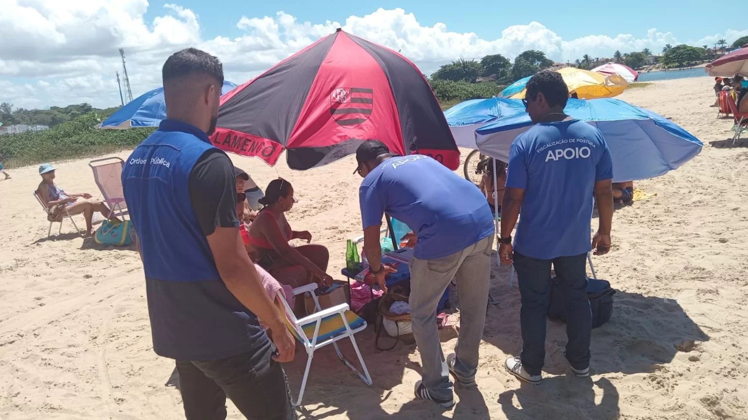 Prefeitura de Cabo Frio intensifica fiscalização contra práticas abusivas na Praia do Pontal de Santo Antônio
