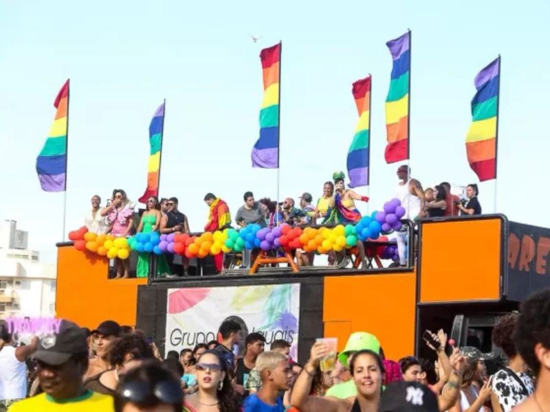 Bloco Carnagay desfila nessa segunda, 3, na Praia do Forte, em Cabo Frio