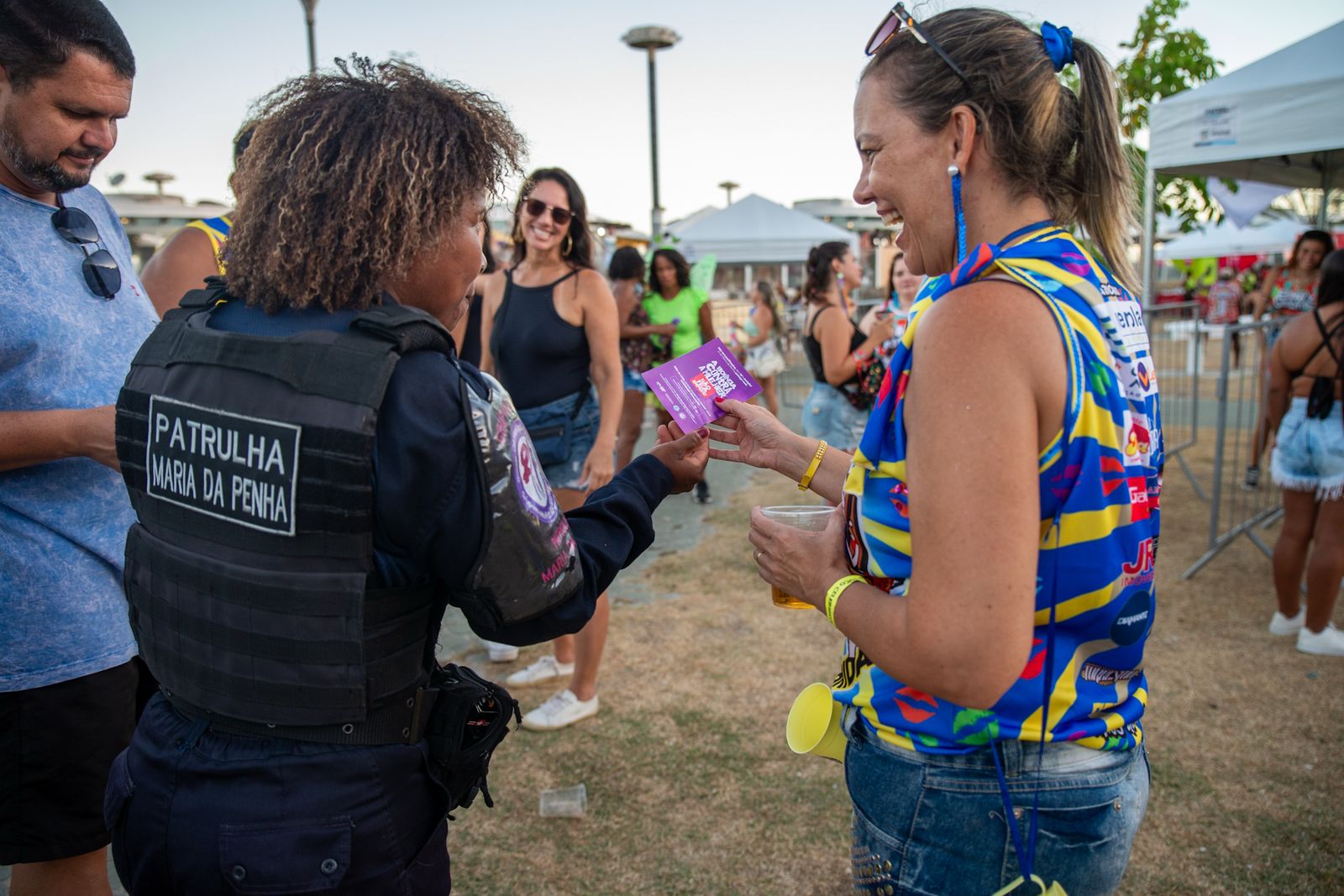 Patrulha Maria da Penha realiza blitz de conscientização no Dia Internacional da Mulher em Cabo Frio