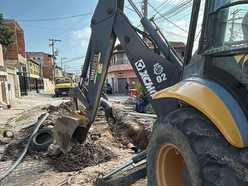 Trecho da rede de  drenagem é renovado para evitar afundamento do pavimento em Cabo Frio