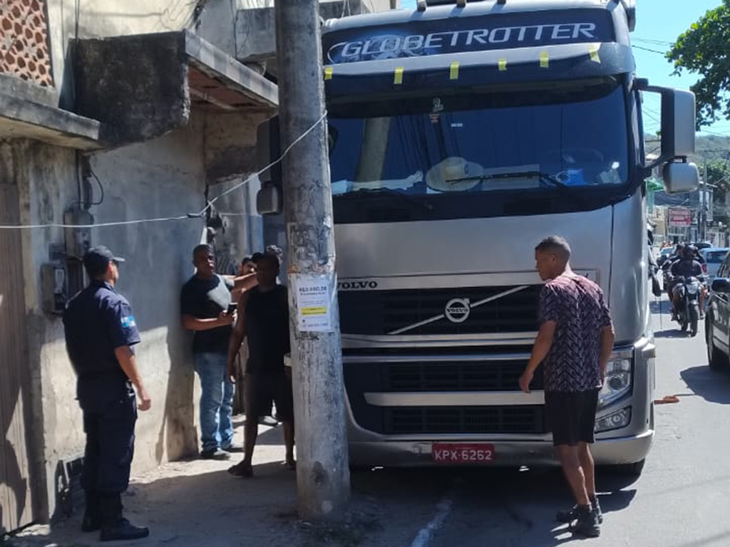 Secretaria de Segurança intensifica fiscalização e remove veículos abandonados no Jacaré, Cabo Frio
