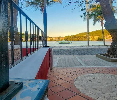 Restaurante é notificado por descarte ilegal de esgoto em Cabo Frio