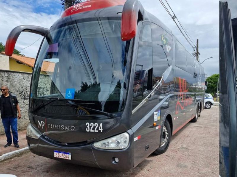 Mais uma van do transporte municipal é retirada de circulação em ação de fiscalização em Rio das Ostras