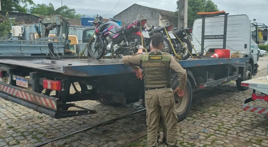 Fiscalização de trânsito apreende três motos em Macaé no Bela Vista