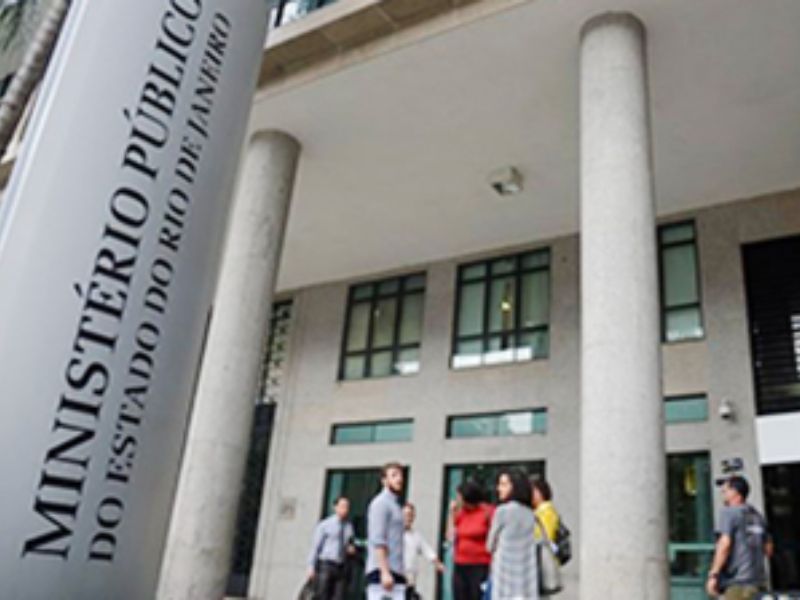 Prefeito de Casimiro é alvo de ação do MPRJ por contratação milionária e sem licitação na Saúde