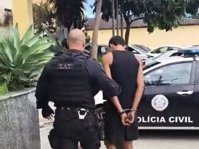 Polícia segue denúncia anônima e prende 2 traficantes em Araruama
