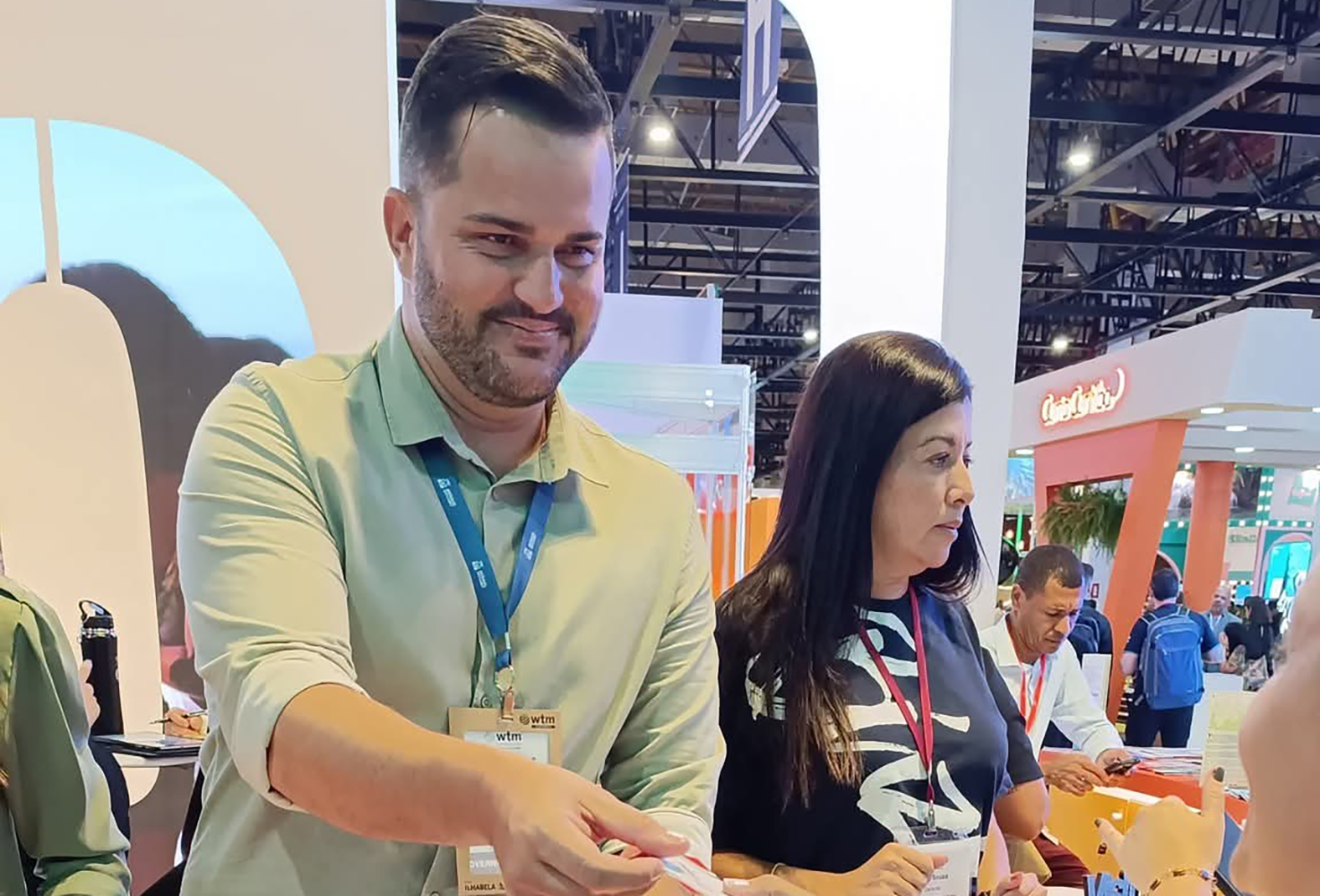 Turismo de Arraial do Cabo ganha força com participação em evento internacional