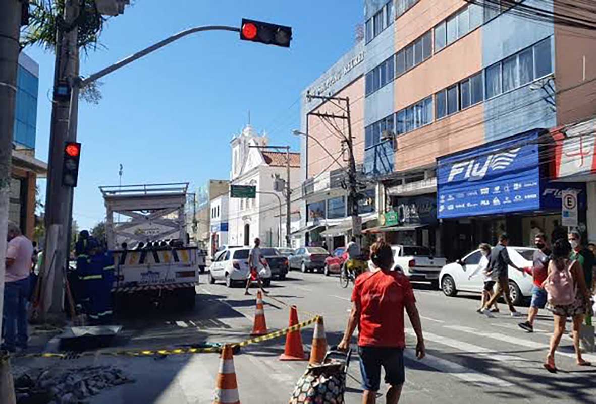 Trânsito segue com desvios na ponte de Cabo Frio