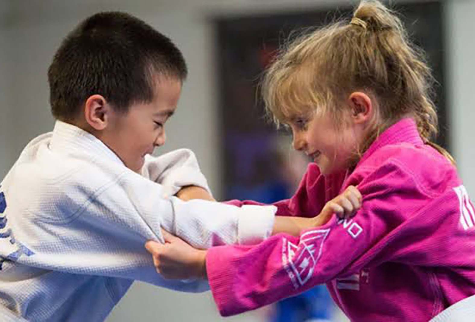 Aulas de Muay Thai e Jiu-Jitsu entram na rotina de alunos da rede pública de Cabo Frio