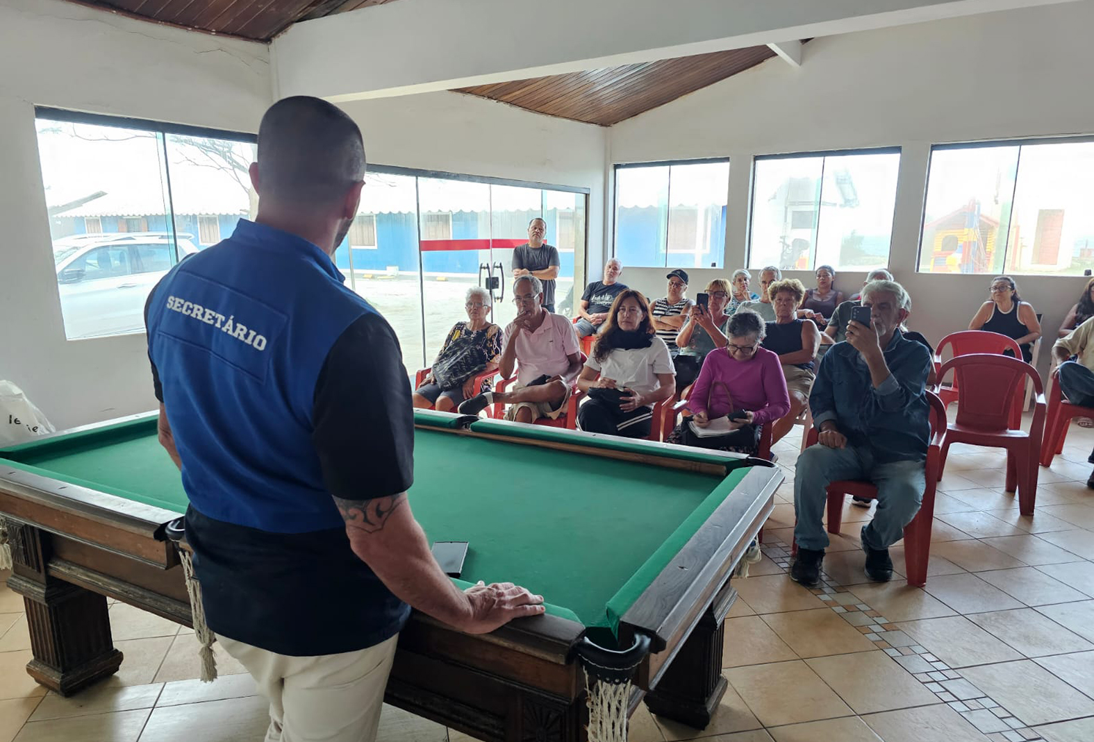 Moradores do Foguete, Cabo Frio, debatem adesão da praia ao programa Bandeira Azul