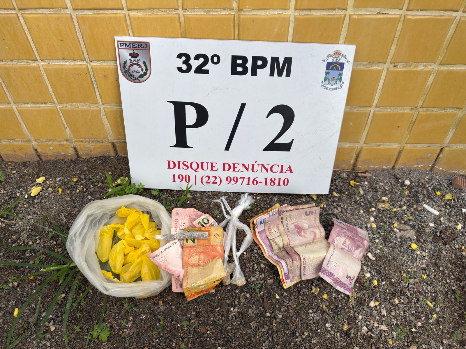 Polícia apreendeu dois menores com drogas em Macaé na Favela da Linha