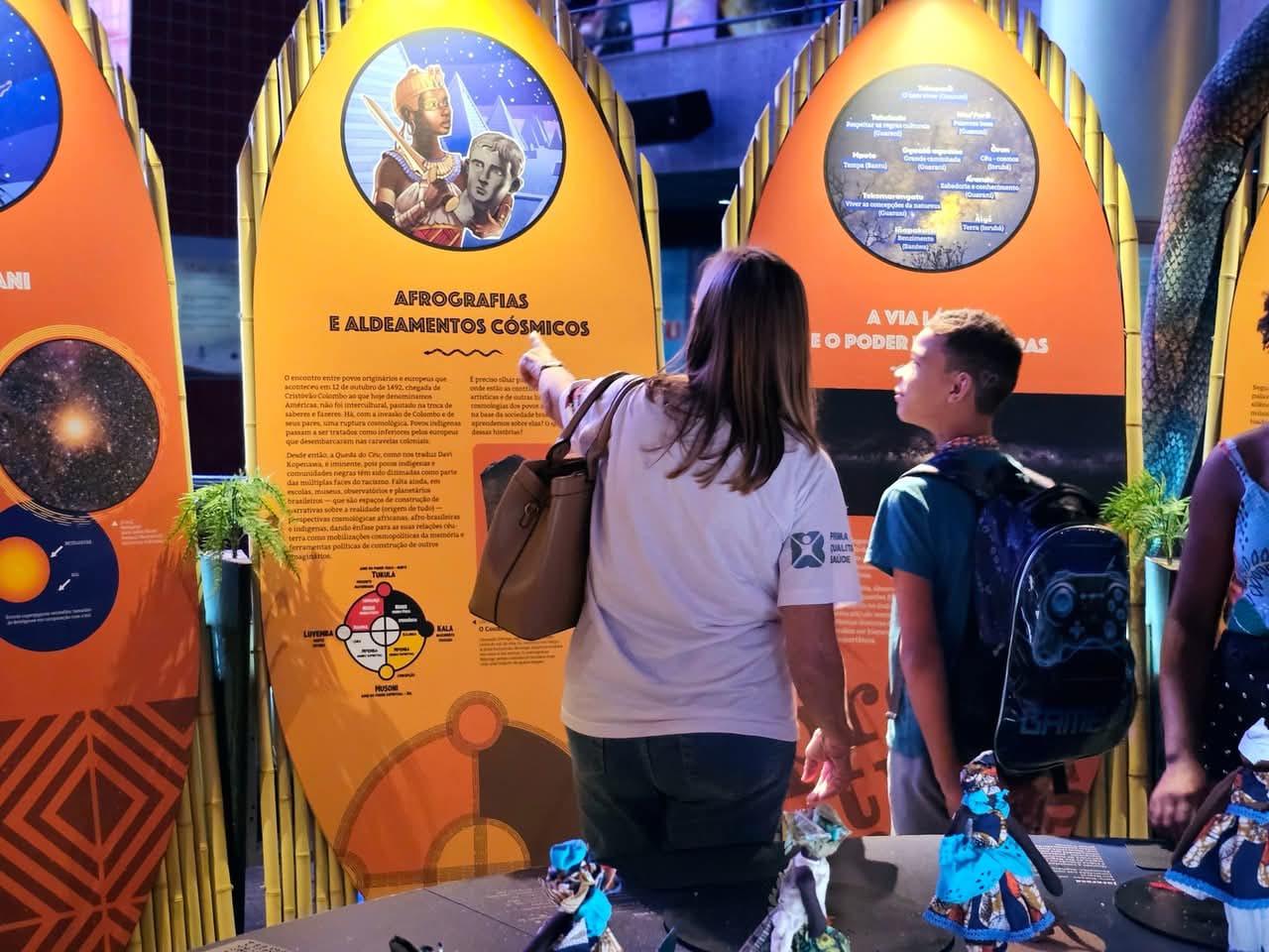 Planetário do Rio recebe crianças da Casa do Autista de Arraial do Cabo para um dia de descobertas
