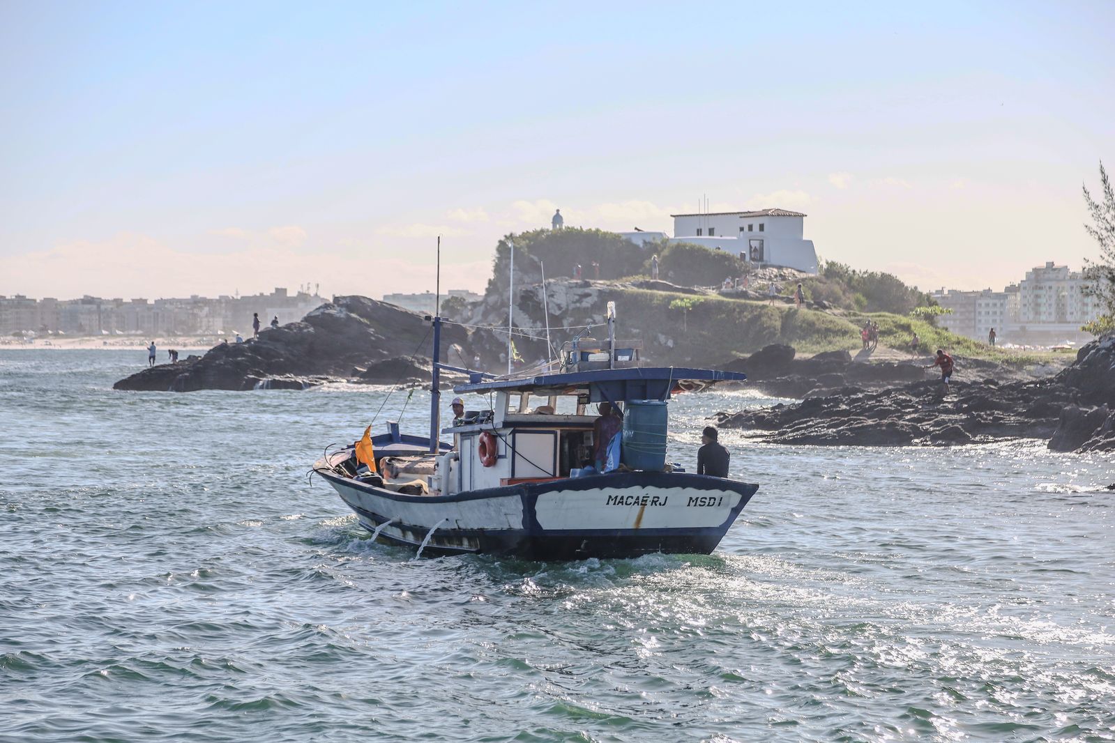 Curso em barco para guias amplia conhecimento sobre roteiros históricos e náuticos na cidade de Cabo Frio