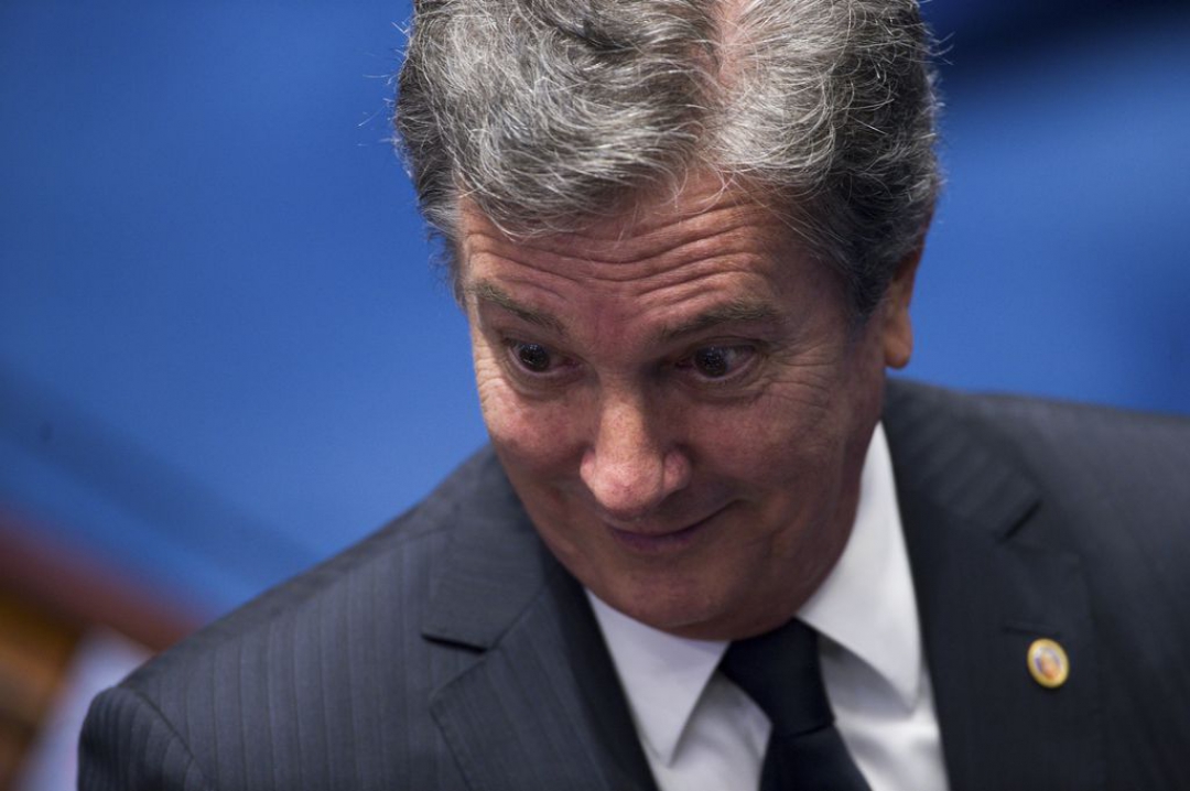 Prisão de Collor pelo STF ofusca escândalo bilionário do INSS e revela cortina de fumaça