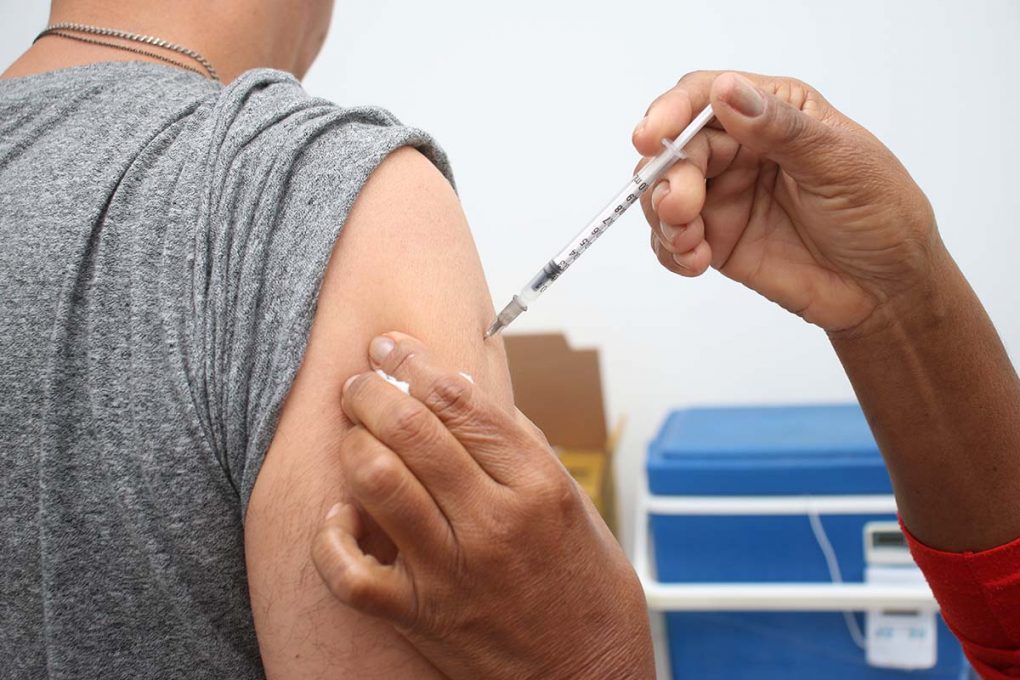 Vacinação contra a Influenza para idosos teve início em Macaé nesta quarta-feira