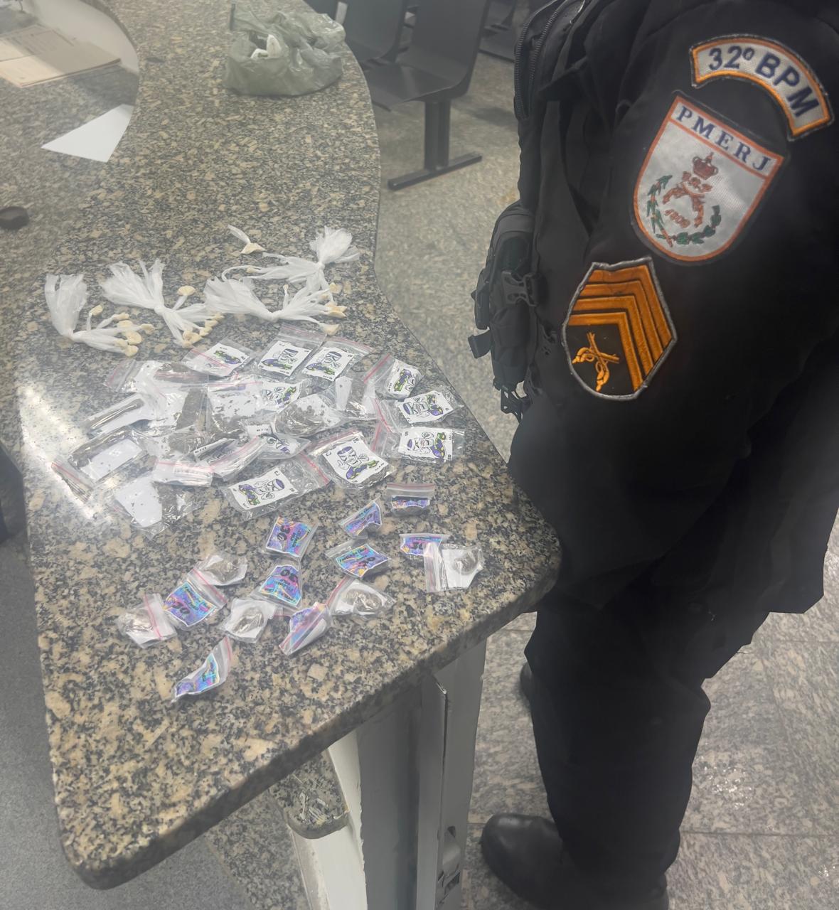 Polícia Militar prendeu homem que escondia drogas em casa na Aroeira em Macaé