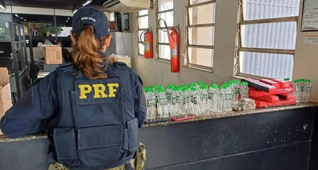 PRF flagra três pessoas transportando drogas na BR-101 em Campos
