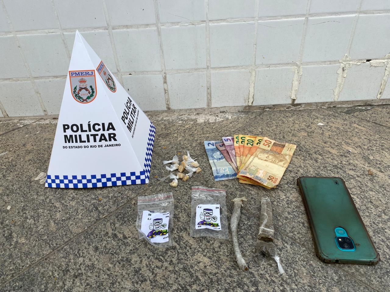 Mulher é capturada por tráfico na região da Favela da Linha, em Macaé