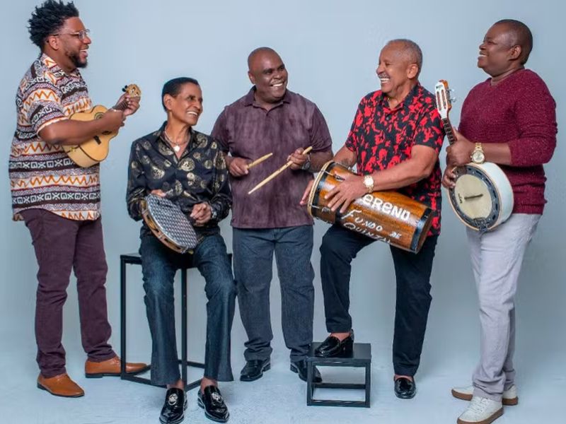 Grupo Fundo de Quintal se apresenta de graça nessa sexta, 16, na festa de aniversário de Maricá