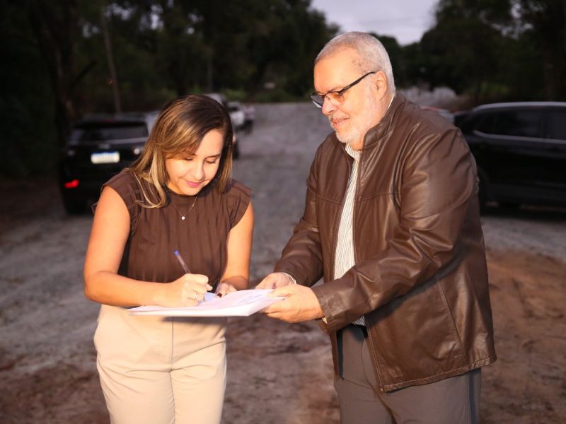 Prefeita Daniela Soares assina doação de terreno ao Estado para construção de usina de asfalto em Araruama
