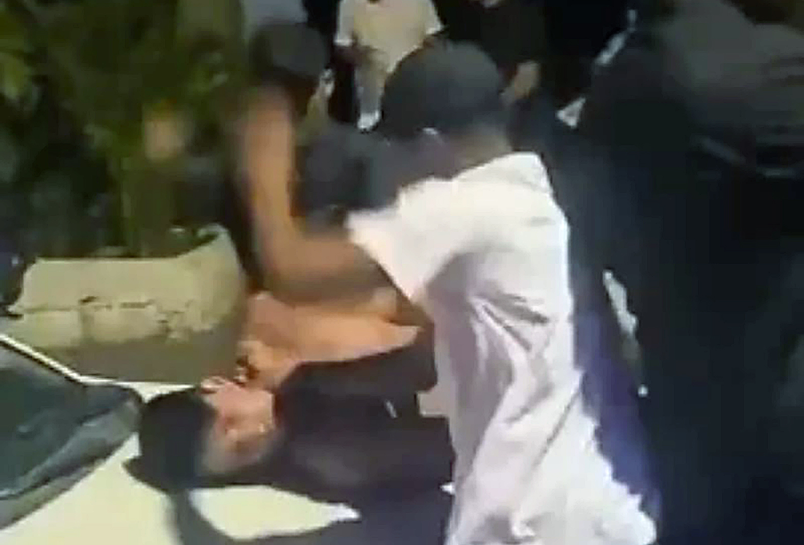 Homem é espancado violentamente em Búzios; briga teria começado em boate