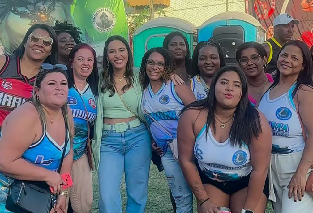 Vice-prefeita de Araruama recebe homenagem em baile funk das antigas em São Gonçalo