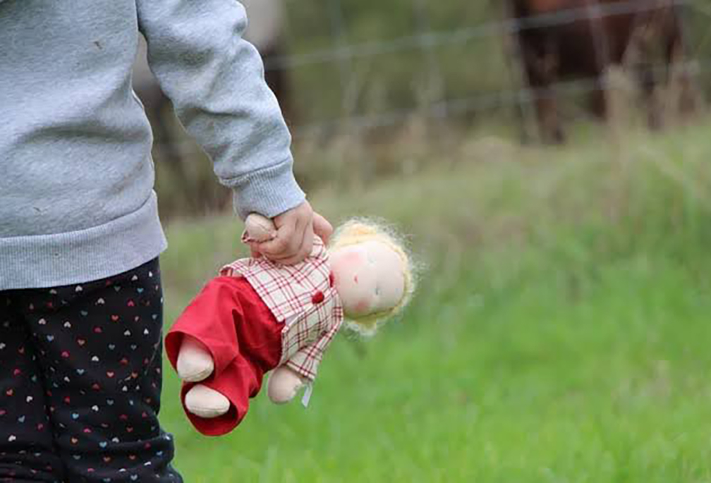 Cabo Frio abre espaço para empatia com instalação que leva reflexão contra o abuso sexual infantil