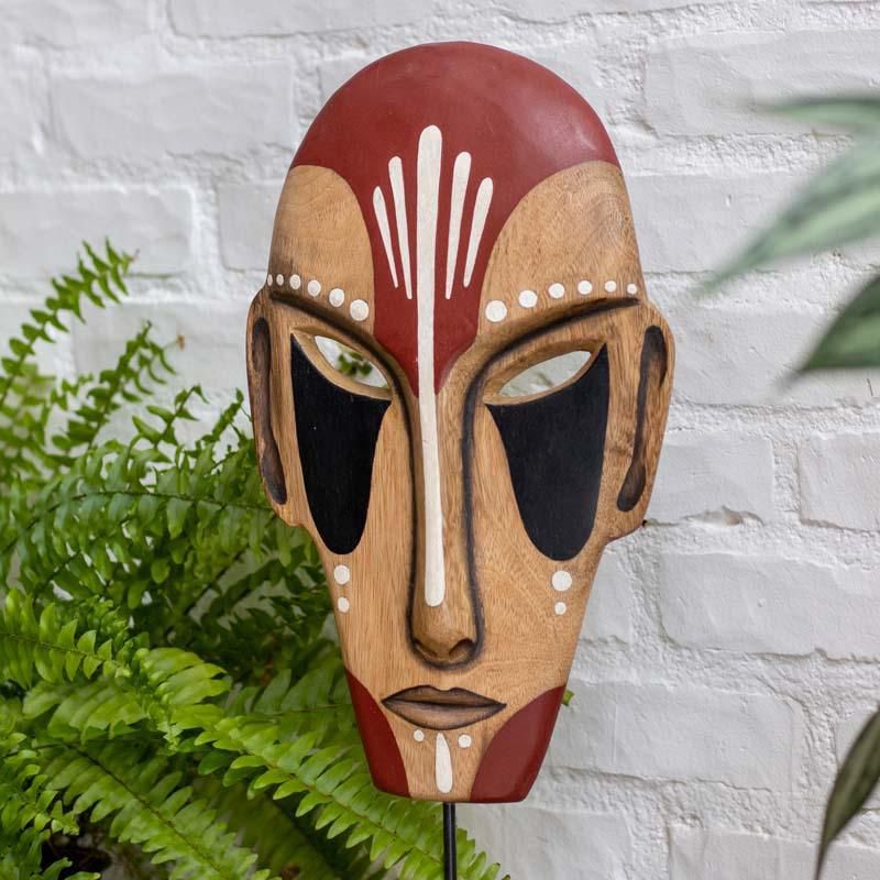 Mostra de Norma Gomes conecta Brasil e África em Cabo Frio