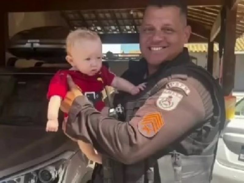 Policiais militares de Rio das Ostras salvam bebê de 5 meses que engasgou com leite