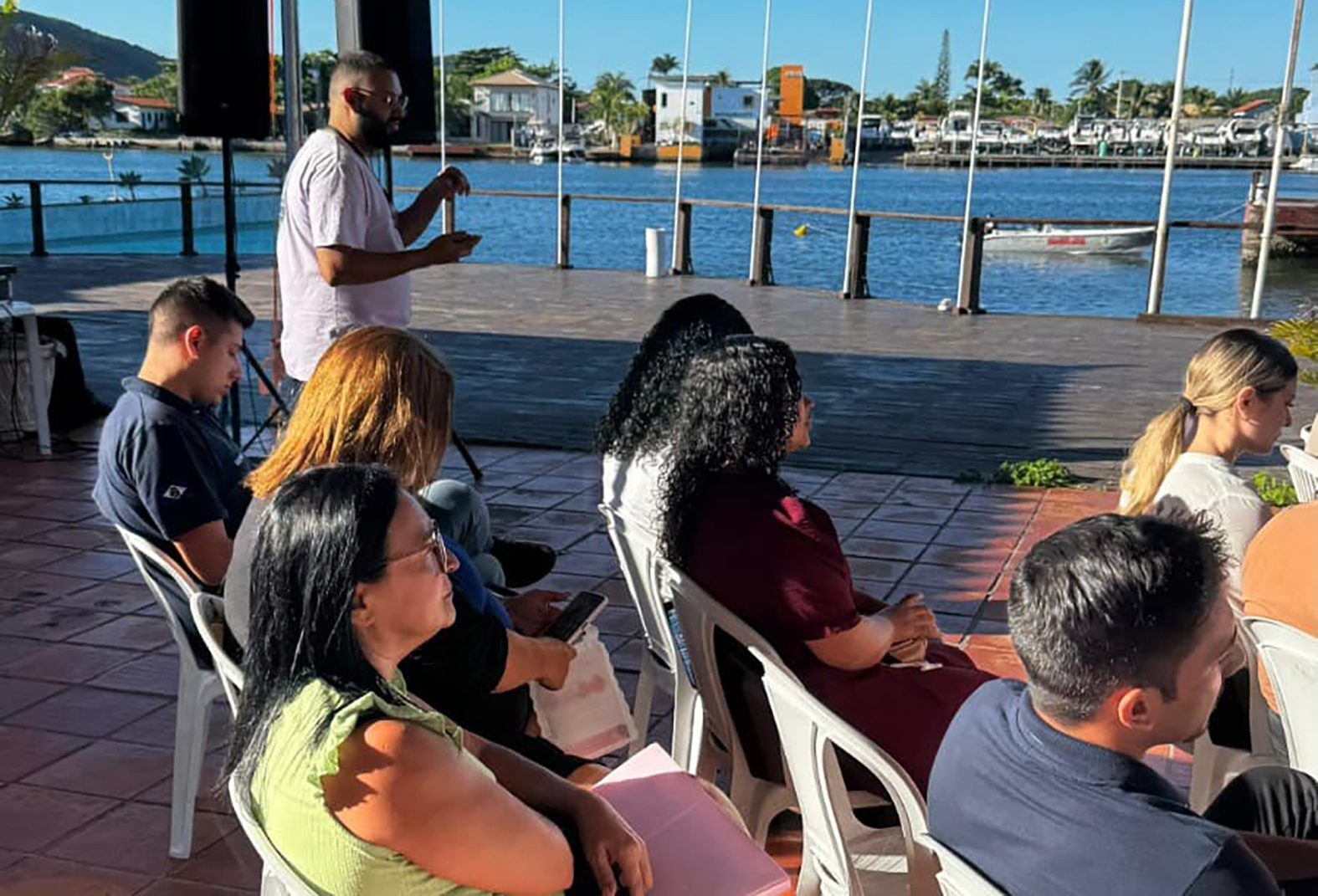 Secretaria da Família e Juventude de Cabo Frio realiza ação educativa sobre câncer de mama e bucal