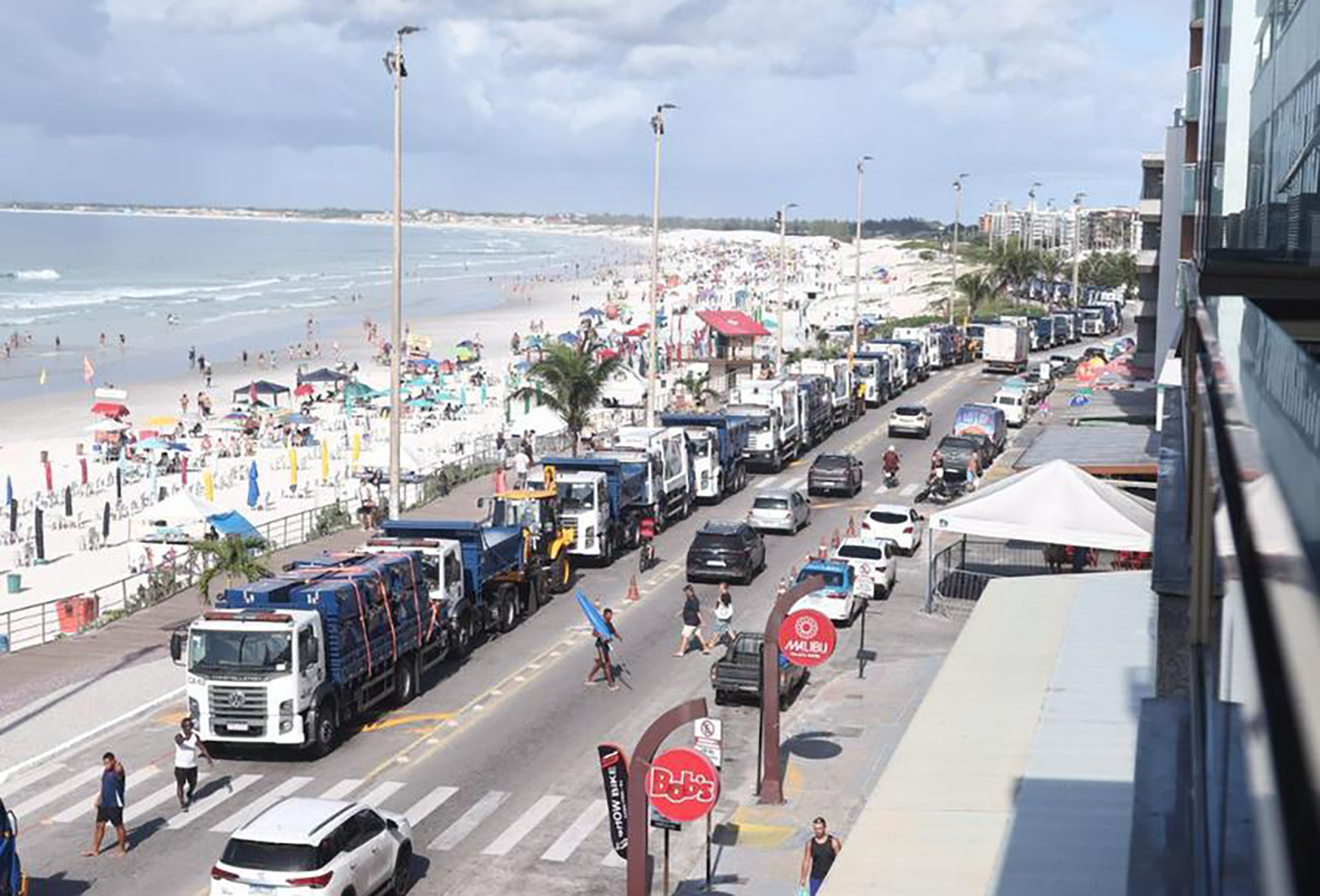 Treinamento prático prepara equipes de Cabo Frio para operar nova frota de limpeza com segurança
