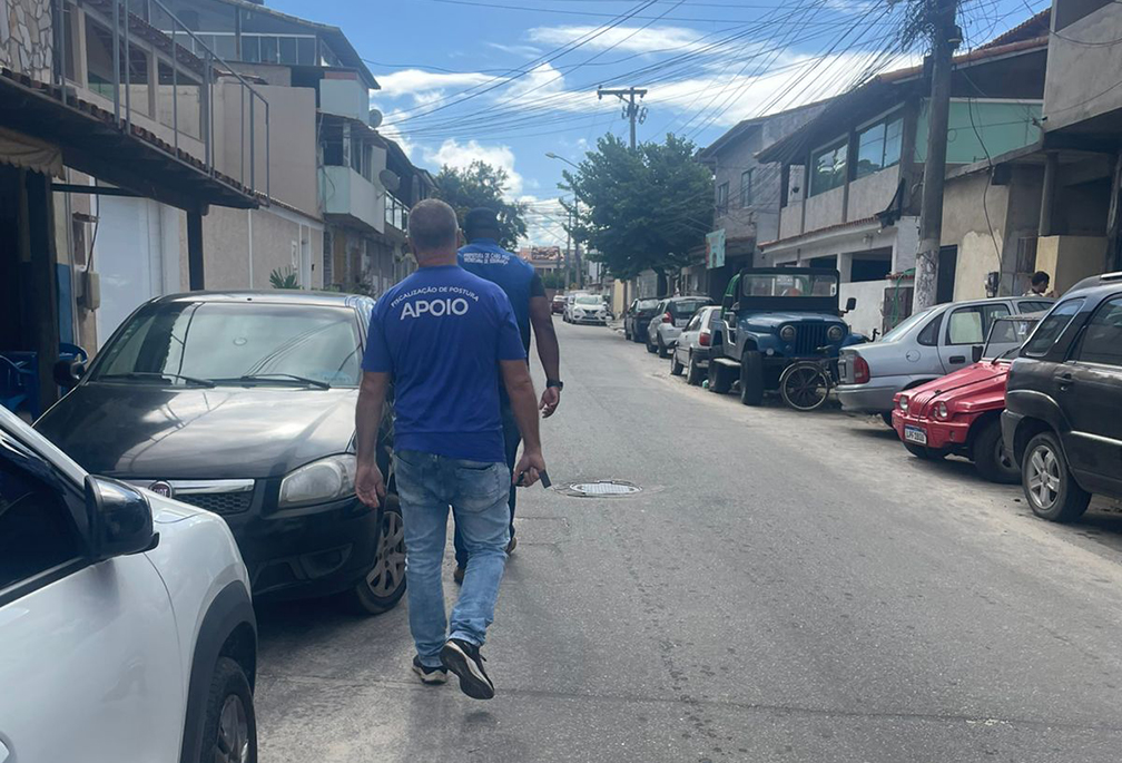 Fiscalização de Cabo Frio autua estabelecimento por obstruir passagem de pedestres