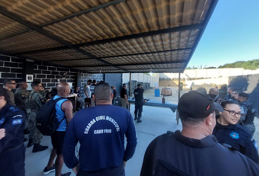 Guarda Civil de Cabo Frio avança em qualificação com treinamento em armamentos de menor letalidade