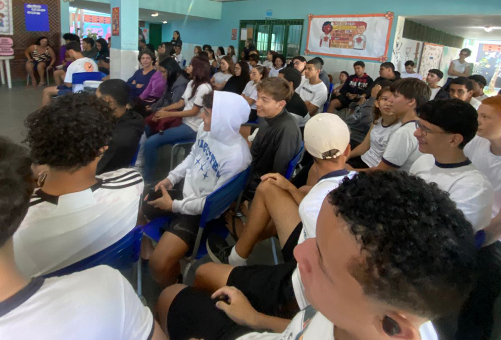 Superintendência da Juventude promove diálogo sobre respeito e segurança nas escolas de Arraial do Cabo