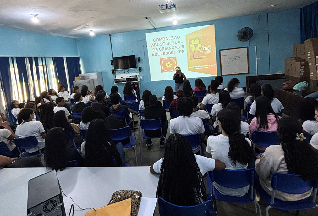 Formação fortalece o papel da escola na proteção da infância em Arraial do Cabo