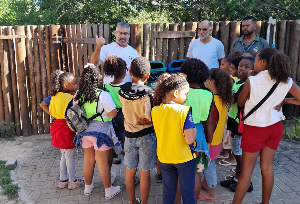 Dormitório das Garças recebeu jovens visitantes e reforça educação ambiental em Cabo Frio